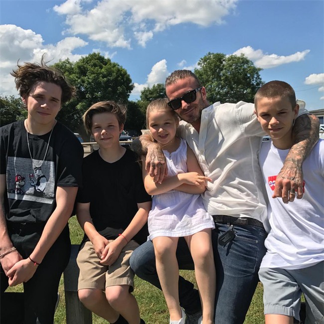 Harper Beckham: Công chúa tí hon trong vòng tay bố khiến cả thế giới phát cuồng giờ đã thành cô bé 6 tuổi phổng phao! - Ảnh 30.