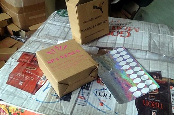 Hà Nội: Cô gái buôn bán hơn 13.000 lọ mỹ phẩm giả gắn mác nhập khẩu Pháp - Ảnh 3.
