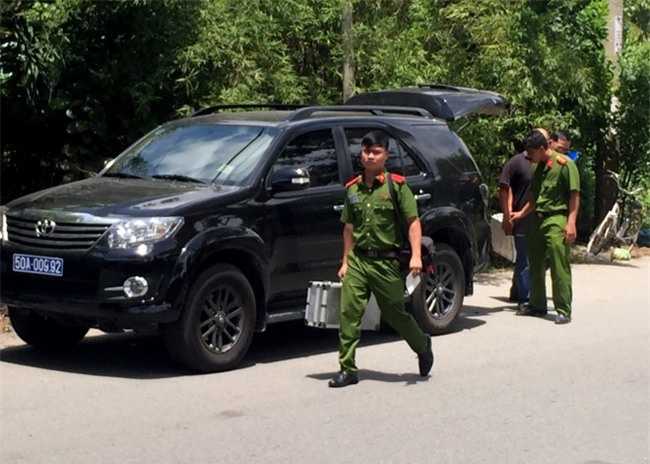 Vu nguoi dan ong chet bi troi tay, bit mieng: Hang xom bien mat bi an hinh anh 1