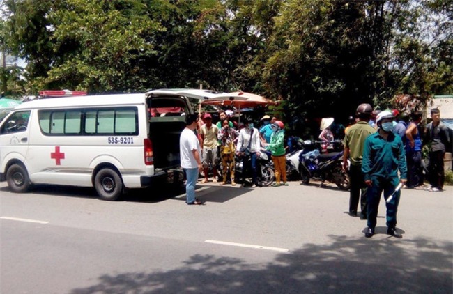Vu nguoi dan ong chet bi troi tay, bit mieng: Hang xom bien mat bi an hinh anh 3