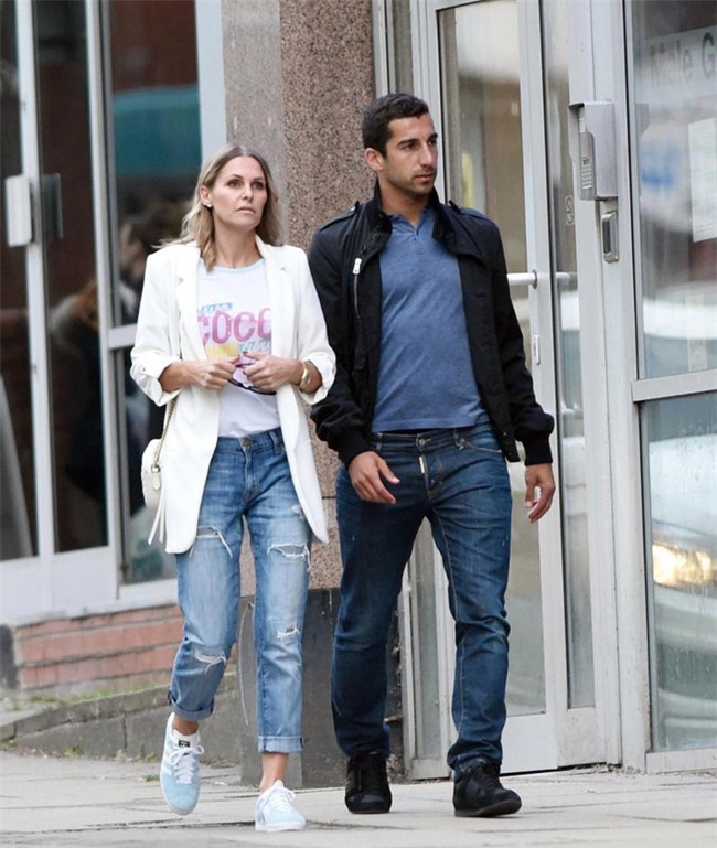 Sao Man Utd hẹn hò với máy bay hơn 14 tuổi - Ảnh 1.