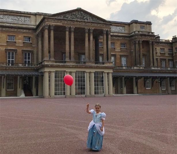 Tranh cãi quanh việc bé Harper được ưu ái đón tuổi mới tại Cung điện Buckingham - Ảnh 1.