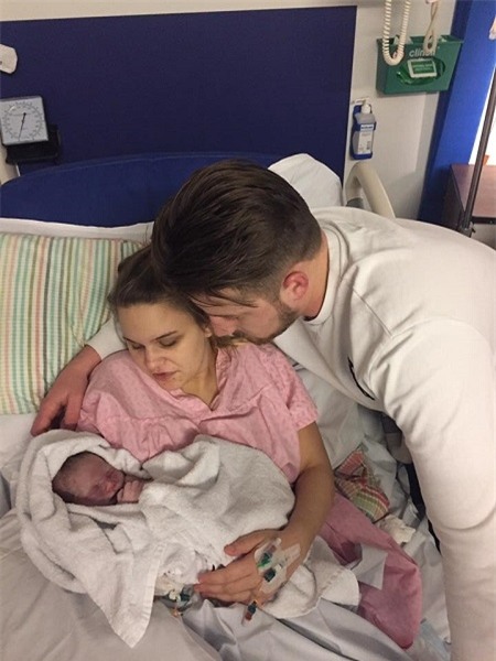 Tin tưởng hộ sinh nói thai nhi vẫn ổn, 1 tuần sau bà mẹ phát hiện tim con đã ngừng đập - Ảnh 1.