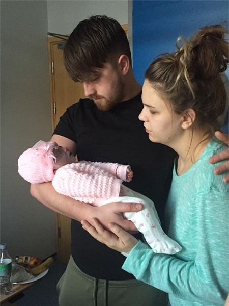 Tin tưởng hộ sinh nói thai nhi vẫn ổn, 1 tuần sau bà mẹ phát hiện tim con đã ngừng đập - Ảnh 2.