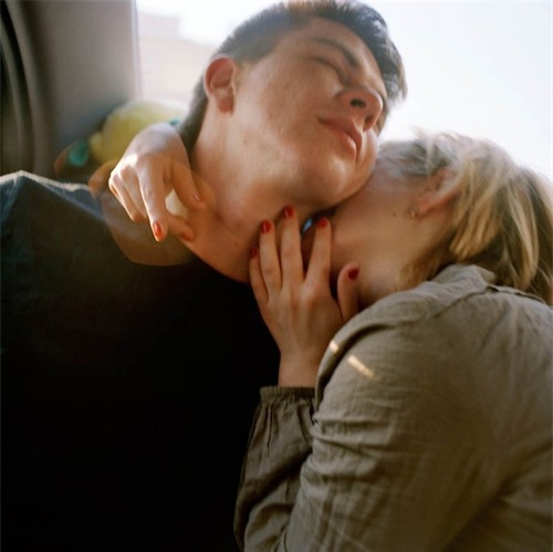 chang trai tinh nguyen lay hiv tu ban gai va ly do cam dong hinh anh 4