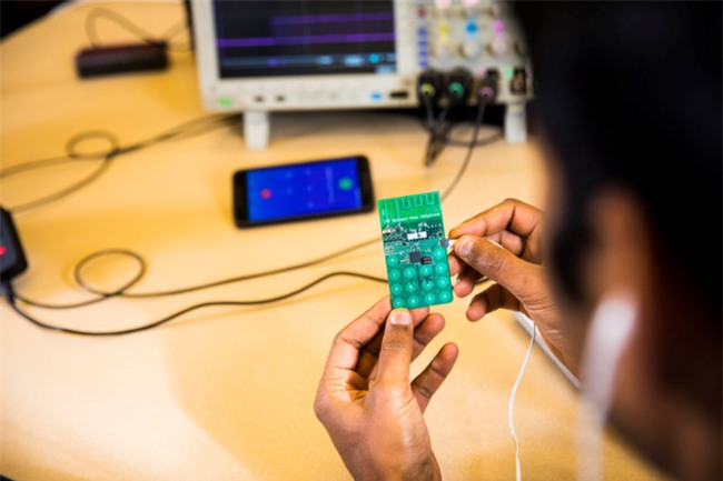 My che tao thanh cong dien thoai khong can su dung pin sac hinh anh 3