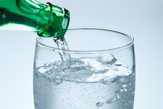 15 giây tắm mặt trong soda, làn da liền căng bóng đầy sức sống, mẹo hay các mẹ phải thử nè - Ảnh 1.