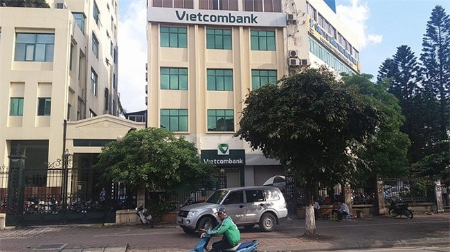 Hà Nội: Hai người phụ nữ đánh nhau ngay tại ngân hàng vì số thứ tự xếp hàng - Ảnh 5.