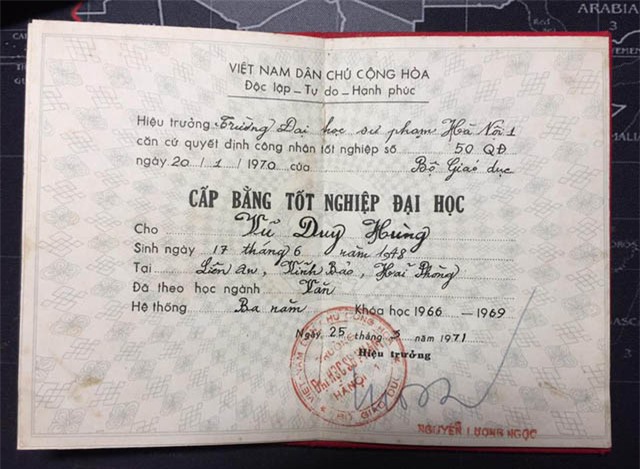 HI HỮU: Tấm bằng đại học trở về với thầy giáo già sau 50 năm "quên" ở thư viện ĐHQG - 1