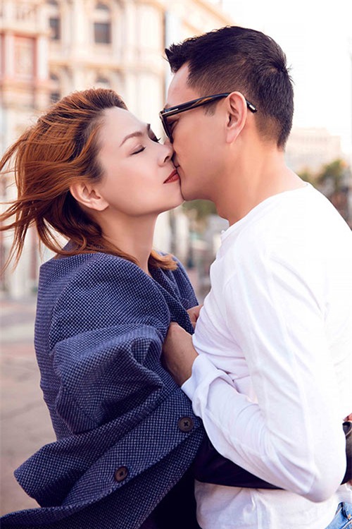 lang man chua, ban trai viet kieu be bong thanh thao giua pho dong nguoi - 2