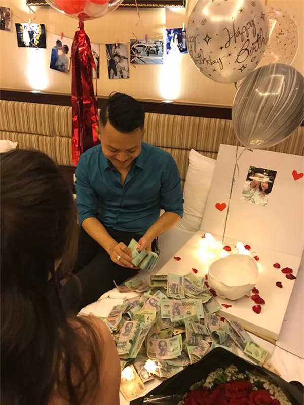 hotgirl 4 nam yeu tang 1000 bong hong, bau 9 thang lam sinh nhat “khung” cho chang xong moi di de - 5