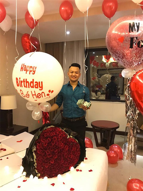 hotgirl 4 nam yeu tang 1000 bong hong, bau 9 thang lam sinh nhat “khung” cho chang xong moi di de - 7