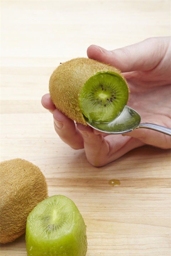 6 meo cat got hoa qua sieu nhanh giup chi em tiet kiem thoi gian trong bep - 3