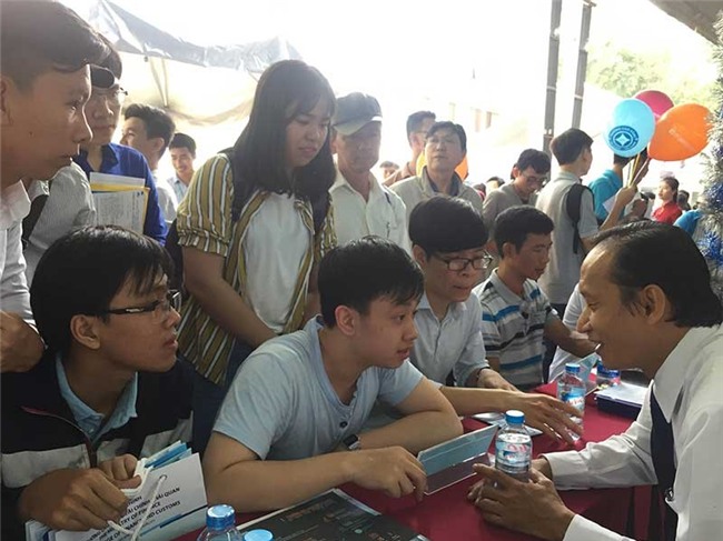 Xét tuyển ĐH: Thí sinh tốp giữa vô thế khó - ảnh 1