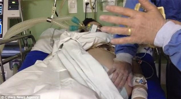 Thai phụ Frankielen rơi vào tình trạng chết não sau khi bị đột quỵ, trong lúc đang mang thai được 9 tuần. Ảnh: Caters News Agency.