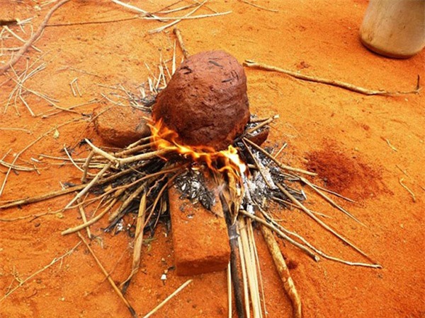 ga boc dat set - mon an cua ga an may len ban tiec hoang cung - 1