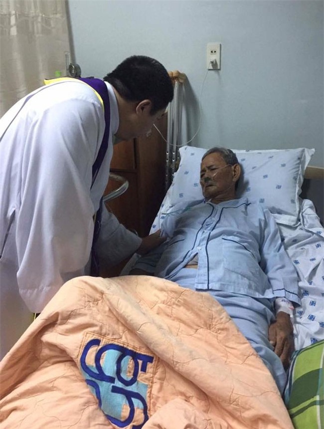 phan dinh tung huy show, gap rut ve nuoc gap ba dang hap hoi hinh anh 1