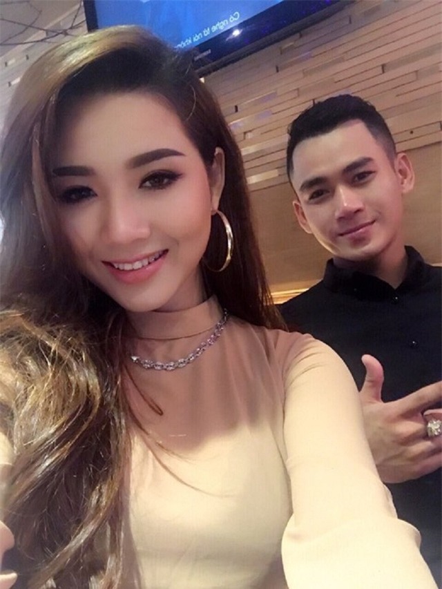 Cặp vợ chồng trẻ đang được yêu mến trên mạng