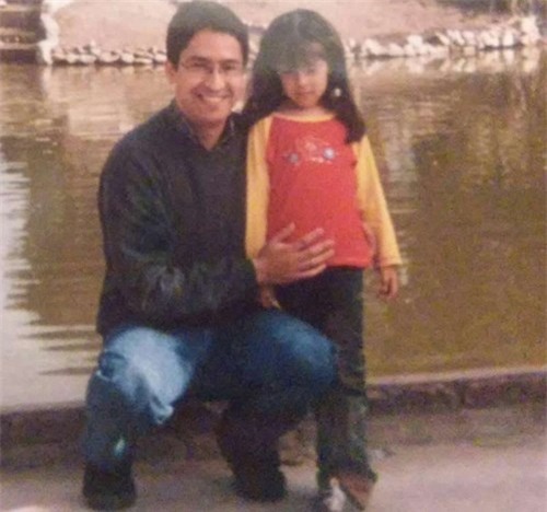 Cô bé tự lấy dao rạch khắp cơ thể và nỗi đau bị bố đẻ xâm hại từ năm 4 tuổi - Ảnh 2.