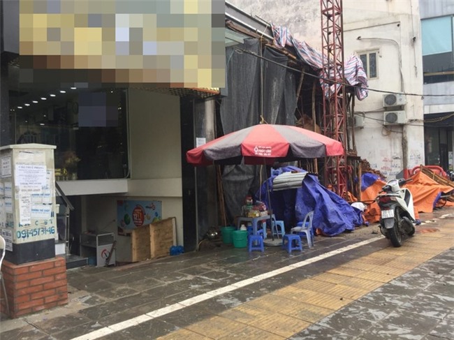 Quán trà vỉa hè bị dẹp sau khi nhân viên salon tóc dàn dựng clip lấy nước rửa chân để pha trà cho khách - Ảnh 3.