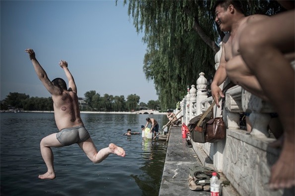 Nguoi Trung Quoc lao dao duoi cai nong gan 50 do C hinh anh 3