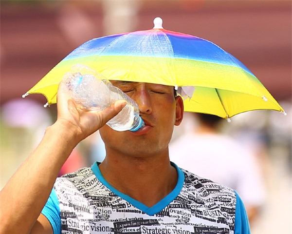 Nguoi Trung Quoc lao dao duoi cai nong gan 50 do C hinh anh 4