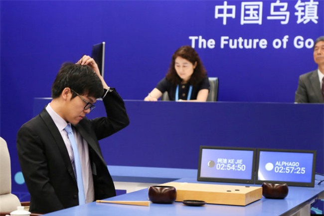 Sau AlphaGo, con nguoi tiep tuc phat trien AI biet da bong hinh anh 1