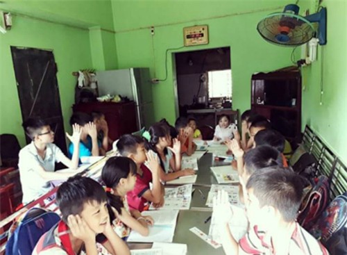 co gai xuong thuy tinh 27 tuoi, nang 15kg va hanh trinh hon 10 nam day hoc mien phi - 3