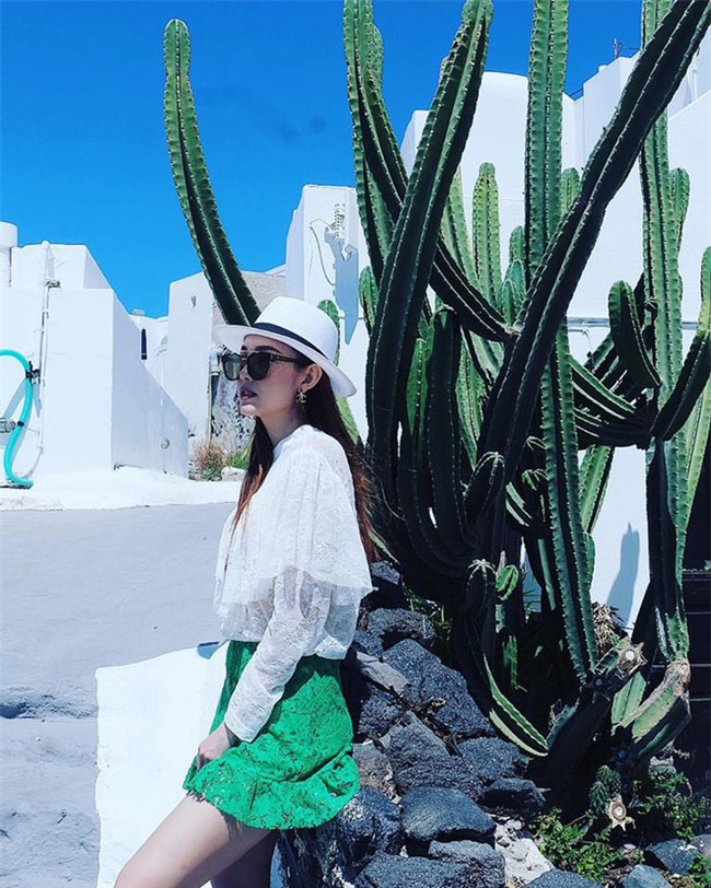 Hà Hồ và tình mới của Cường Đô la cùng mặc áo phông trắng, ai phong cách hơn ai - Ảnh 10.