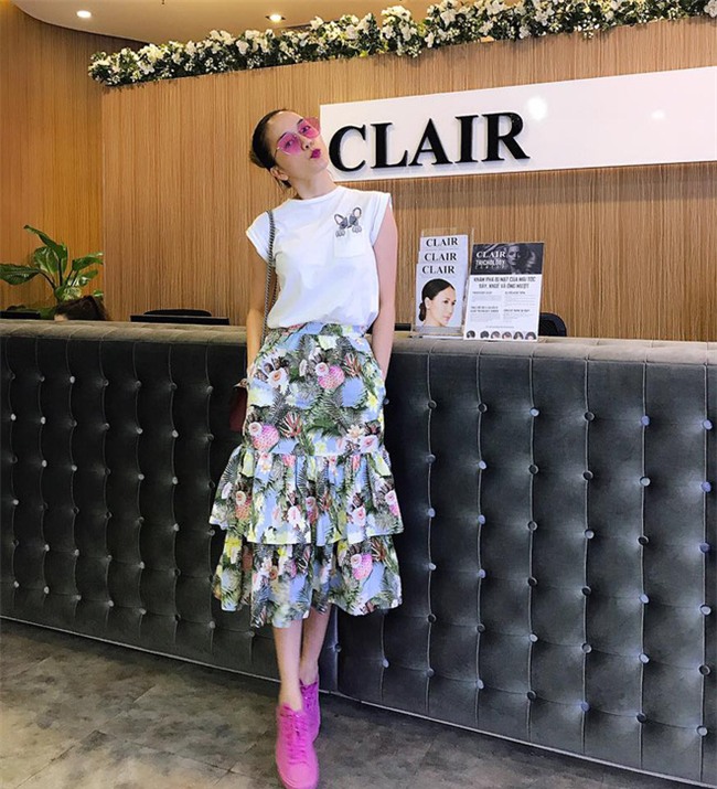 Hà Hồ và tình mới của Cường Đô la cùng mặc áo phông trắng, ai phong cách hơn ai - Ảnh 16.