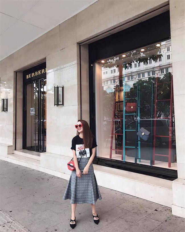 Hà Hồ và tình mới của Cường Đô la cùng mặc áo phông trắng, ai phong cách hơn ai - Ảnh 17.