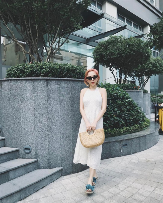 Hà Hồ và tình mới của Cường Đô la cùng mặc áo phông trắng, ai phong cách hơn ai - Ảnh 21.