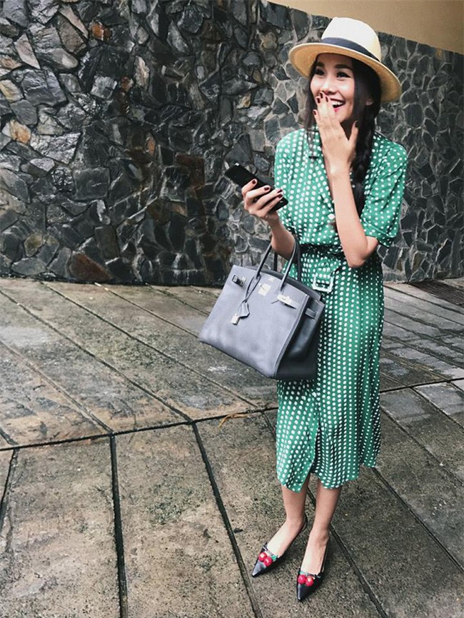 Hà Hồ và tình mới của Cường Đô la cùng mặc áo phông trắng, ai phong cách hơn ai - Ảnh 5.