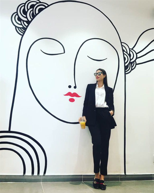 Hà Hồ và tình mới của Cường Đô la cùng mặc áo phông trắng, ai phong cách hơn ai - Ảnh 7.