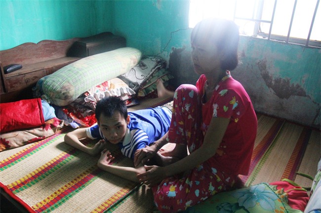 Nuôi con gần 30 năm trời, người mẹ bệnh tật ao ước một lần được nghe thấy con gọi tiếng mẹ - Ảnh 11.