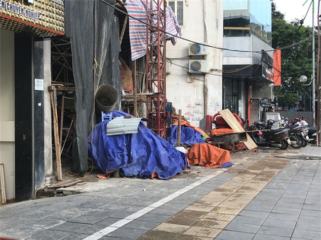 Con gái chủ quán trà đá: “Mẹ tôi suy sụp vì quán bị đóng cửa, sẽ làm đơn yêu cầu salon tóc bồi thường” - Ảnh 3.