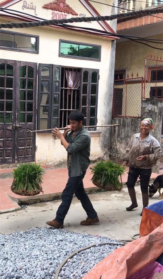 Tay giang hồ bí ẩn nhất 'Người phán xử' bất ngờ đi cày ruộng -3