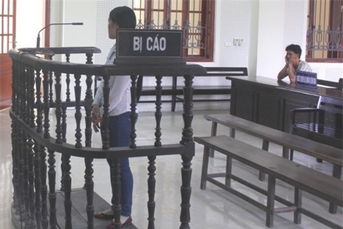 giua toa, chong bat ngo thua nhan ngoai tinh de giam nhe toi cho vo - 1