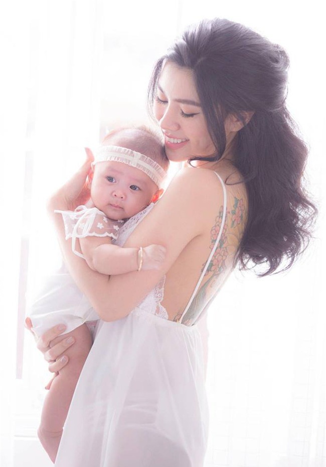 Sau đổ vỡ, mẹ hai con xinh đẹp gạt nước mắt kiếm hàng trăm triệu/tháng vui sống vì chẳng còn sự lựa chọn nào khác - Ảnh 4.