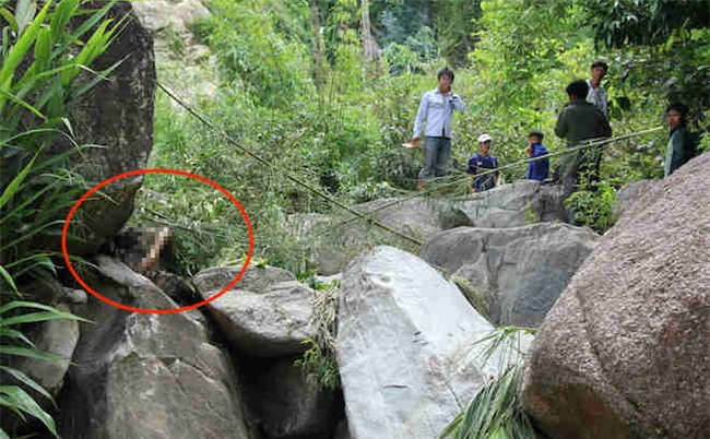 Đi câu cá phát hiện thi thể phụ nữ khoả thân kẹt bên tảng đá