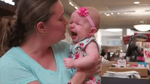 co bam lo tai cho con moi vai thang tuoi, nguoi me day len cuoc tranh cai gay gat tren mang xa hoi - 3