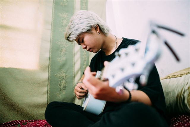 Ở tuổi 16, Quang Anh có nhiều sự thay đổi về vẻ bề ngoài như bao cậu trai khác. Nhưng vì điều này, khán giả cho rằng em giống giang hồ.