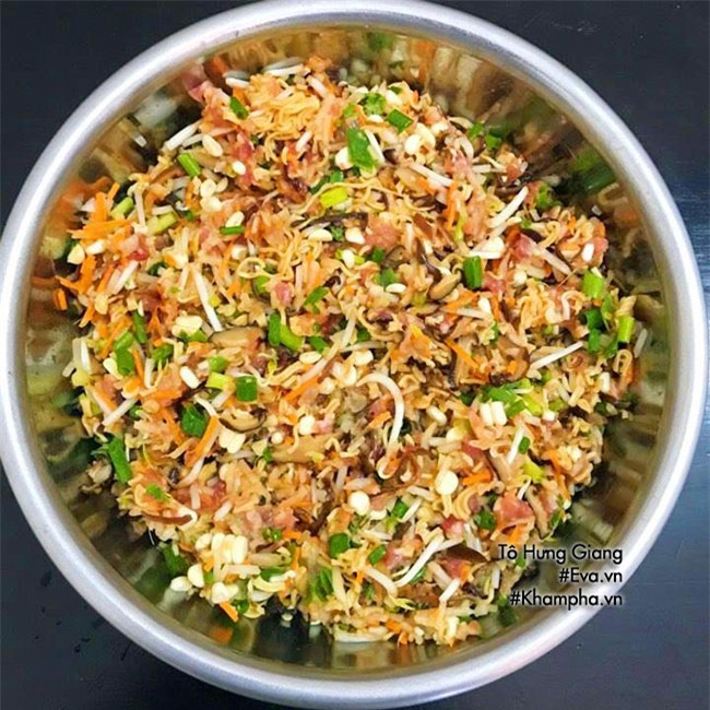 Làm nem rán thập cẩm kiểu này đảm bảo cả nhà khen-3