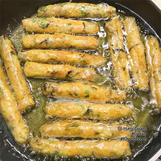 Làm nem rán thập cẩm kiểu này đảm bảo cả nhà khen-5