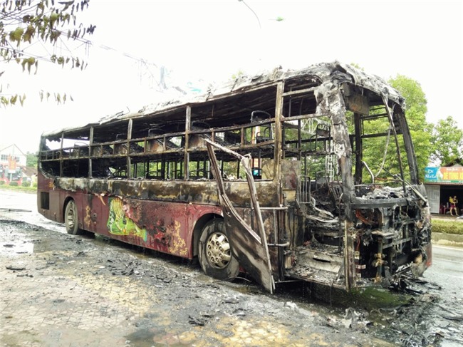 Xe giuong nam chay rui khi vua tra khach hinh anh 6