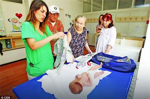 vo 60 tuoi sinh con, chong bo nha di vi thay qua gia de chiu duoc tieng khoc tre nho - 4