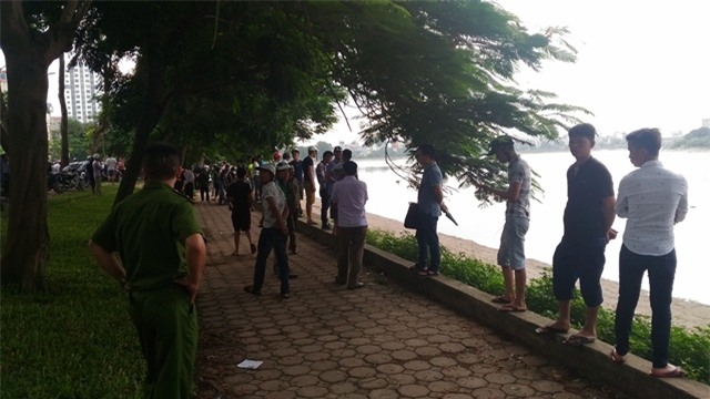 phat hien mot thi the noi lap lo giua ho linh dam hinh anh 2