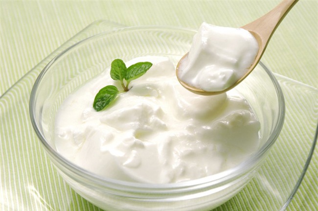 Rửa mặt với sữa chua đi, chỉ 5.000 đồng/tuần thôi, da mặt sẽ ngàn lần biết ơn bạn - Ảnh 1.