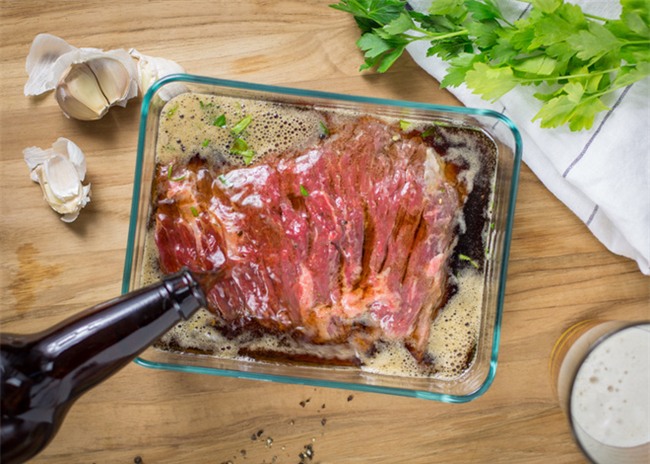 Cho thịt “tắm” trong nước này thì dù nướng hay chiên đều không sợ khô mà sẽ mềm tan trên đầu lưỡi - Ảnh 3.