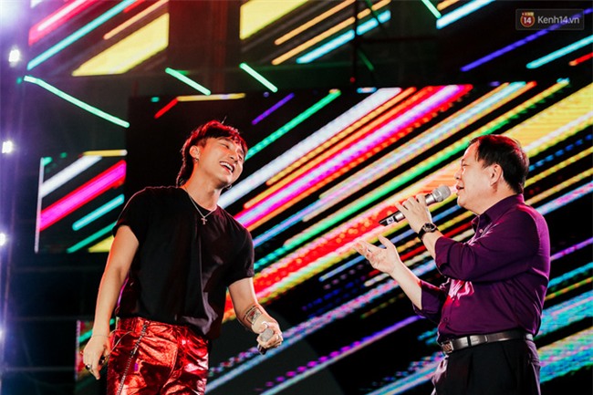 Clip hot nhất hôm nay: Sơn Tùng M-TP và Phó tổng Giám đốc Viettel đã song ca cùng nhau! - Ảnh 2.